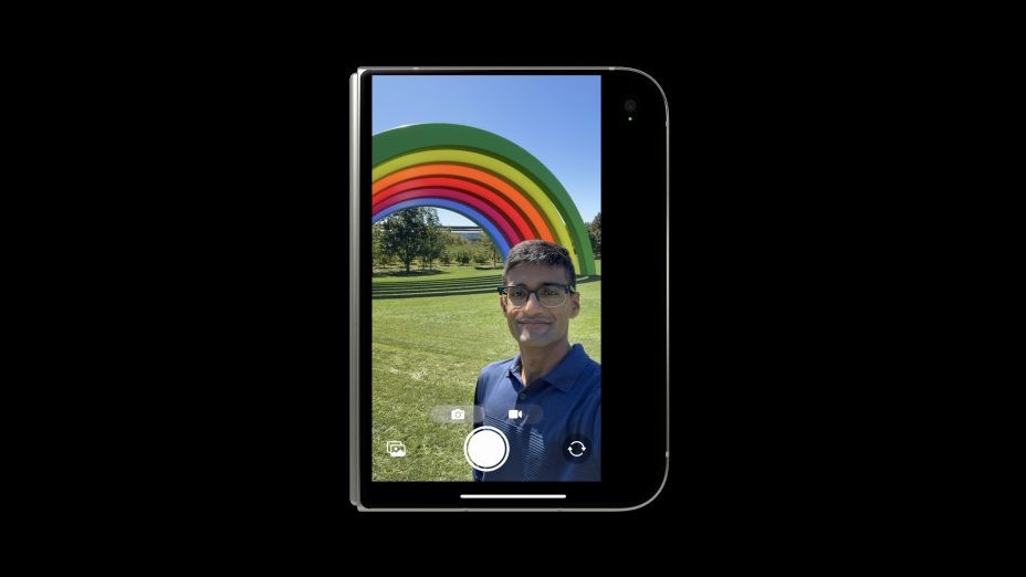 A selfie preview on the outer display of iPhone Duo.